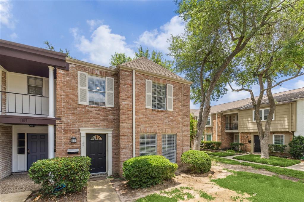 1107 Country Pl Dr in Houston, TX - Building Photo