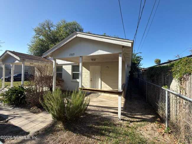 1709 Dot St in Jacksonville, FL - Building Photo - Building Photo