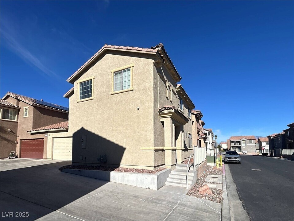 7937 Crimson Point St in Las Vegas, NV - Building Photo