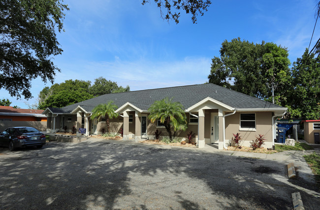 Ely's Beauty Salon in Tampa, FL - Building Photo - Primary Photo