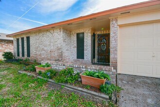 9334 Golden Wood Ln in Houston, TX - Building Photo - Building Photo