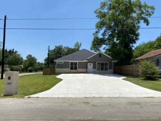 509 E Pruitt St in Bryan, TX - Foto de edificio - Building Photo