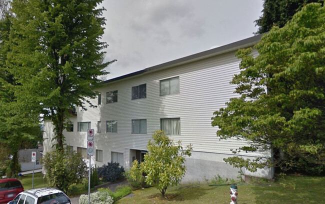 5190 Hastings St in Burnaby, BC - Building Photo - Building Photo