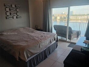 400 Golden Isles Dr in Hallandale Beach, FL - Building Photo - Building Photo