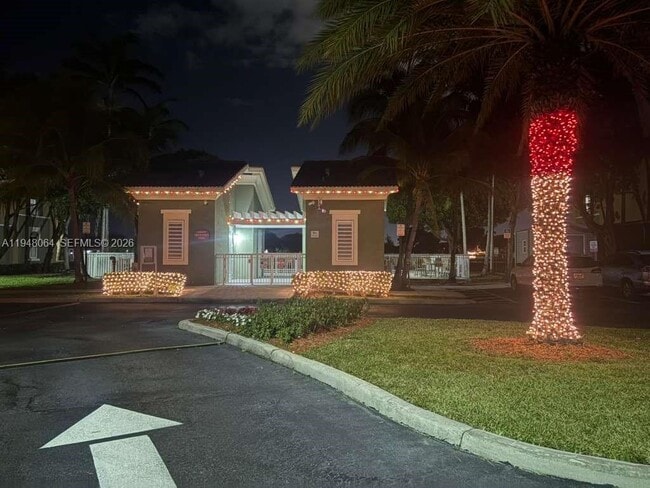 10902 NW 83rd St in Doral, FL - Building Photo - Building Photo