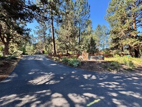 20923 SE King Hezekiah Way in Bend, OR - Building Photo - Building Photo
