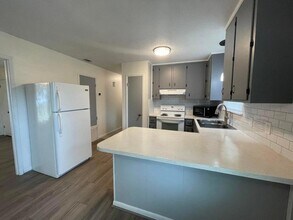 122 Hillwood Dr in Crestview, FL - Foto de edificio - Building Photo