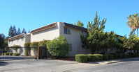 Cottage Square Apartments in Sacramento, CA - Foto de edificio - Building Photo