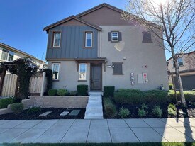 192 W Ramsey Dr in Tracy, CA - Building Photo