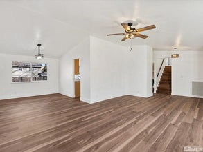 1132 La Via Way in Sparks, NV - Building Photo - Building Photo