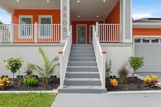 8605 Inwood Dr in Hudson, FL - Foto de edificio - Building Photo