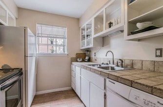 6903 Deatonhill Dr in Austin, TX - Building Photo - Building Photo