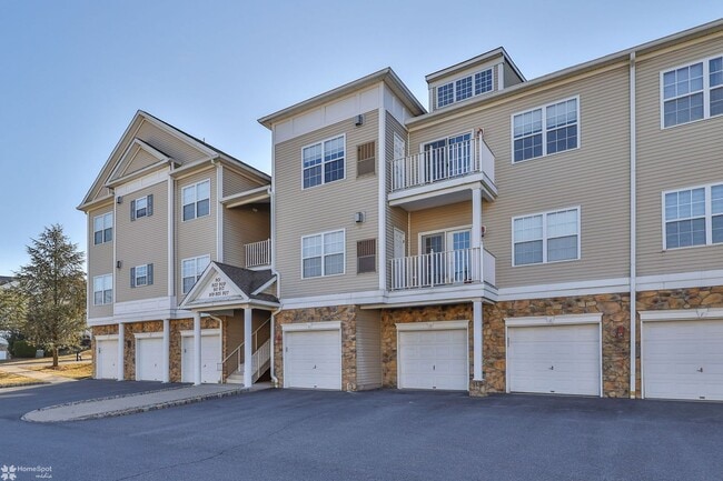 927 Eden Terrace in Easton, PA - Building Photo - Building Photo