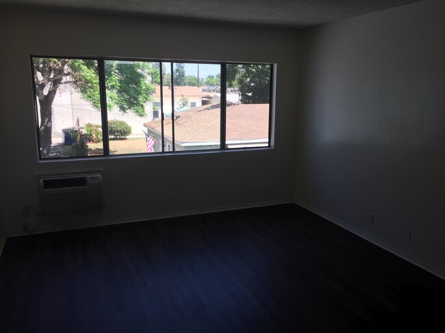 15116 Studebaker Rd, Unit 1 in Norwalk, CA - Foto de edificio - Building Photo