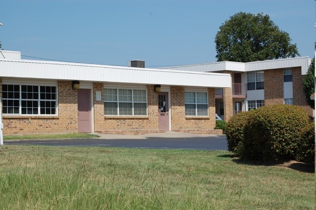 Town North Apartments in Texarkana, TX - Foto de edificio - Building Photo