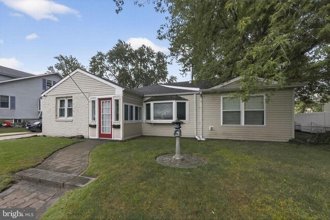 1430 Puritan Ave in Woodbury, NJ - Foto de edificio - Building Photo