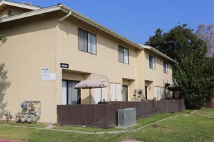 285 Sycamore Rd in San Ysidro, CA - Building Photo