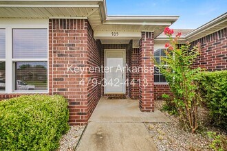 705 SW Crystal St in Bentonville, AR - Building Photo - Building Photo