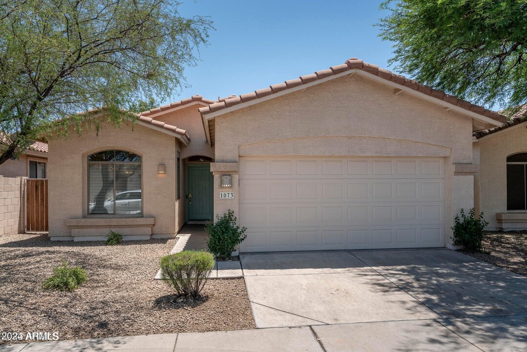 1073 E Susan Ln in Tempe, AZ - Foto de edificio