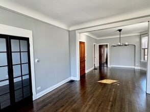 2447 N Mozart St in Chicago, IL - Building Photo - Building Photo