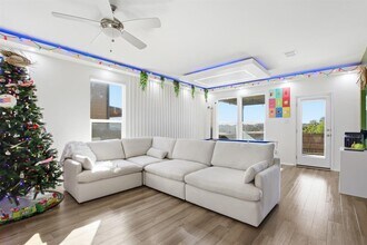 102 Whitney Dr in Elgin, TX - Building Photo - Building Photo