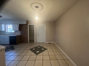 2 Creekdale Dr in Sherwood, AR - Foto de edificio - Building Photo