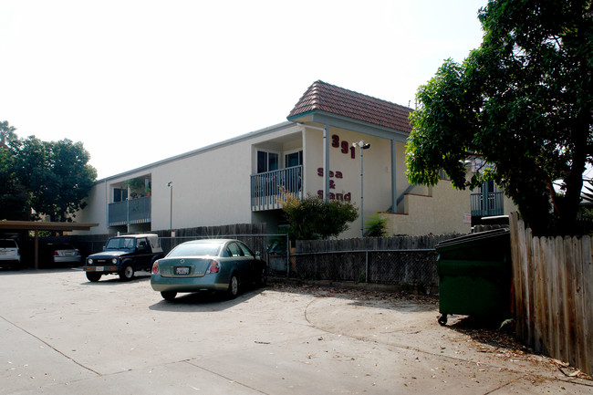 381 Oak Ave in Carlsbad, CA - Building Photo - Building Photo