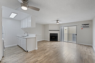 257 S Manhattan Pl in Los Angeles, CA - Building Photo