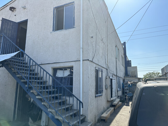 6524 S Central Ave in Los Angeles, CA - Building Photo - Building Photo