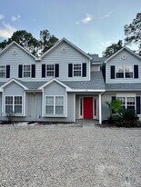 208 Sawyer Ln in Apalachicola, FL - Building Photo