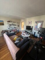 13 Charnwood Rd, Unit 3 in Somerville, MA - Building Photo