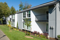 Hidden Oaks Apartments in Portland, OR - Foto de edificio - Building Photo