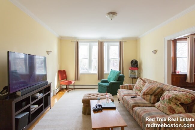 2009 Commonwealth Ave, Unit 3 in Boston, MA - Building Photo - Building Photo