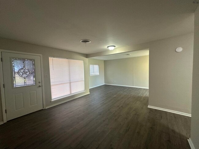 910 Van Horn St in Iowa Park, TX - Building Photo - Building Photo