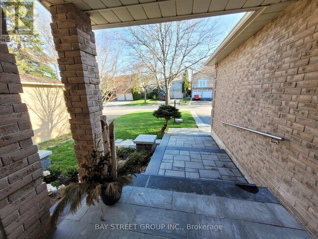 188 Timpson Dr in Aurora, ON - Building Photo - Building Photo