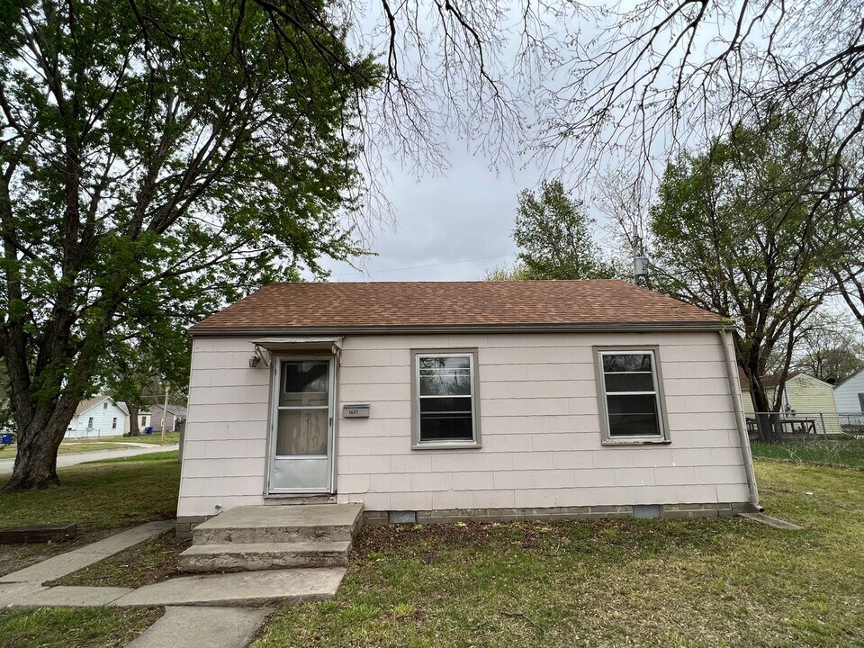 1633 N Madison St in Junction City, KS - Building Photo