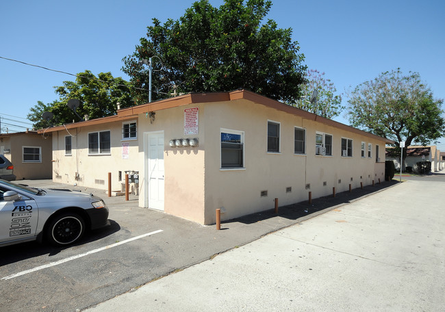 1627 N Parton St in Santa Ana, CA - Building Photo - Building Photo