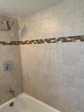 560 W Harvard St, Unit 2 in Glendale, CA - Foto de edificio - Building Photo