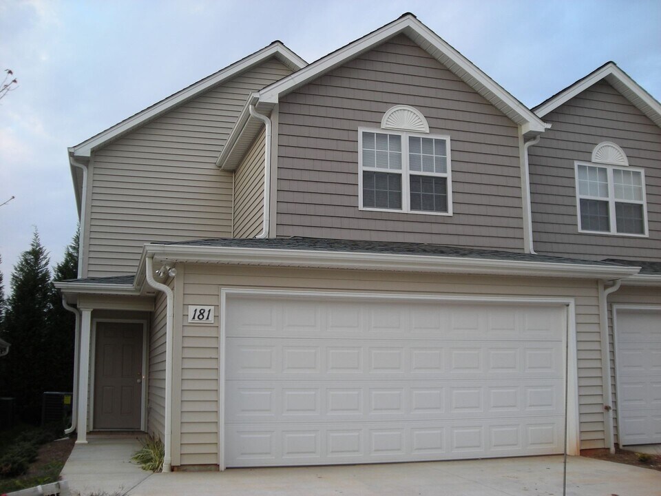 181 Clusters Cir in Mooresville, NC - Building Photo