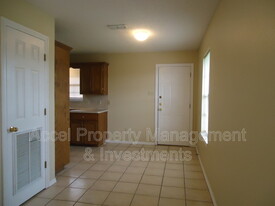 2103 N Paradise Dr in Pharr, TX - Building Photo - Building Photo