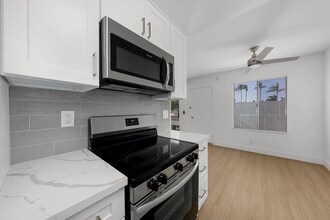 1025 W University Ave in San Diego, CA - Building Photo - Building Photo