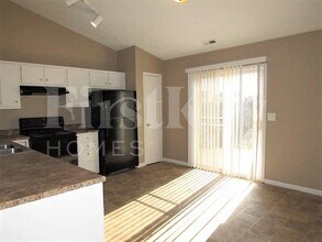 10235 Lone Wolf Dr in Indianapolis, IN - Building Photo - Building Photo