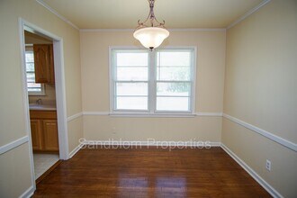 4211 E 24th St in Tulsa, OK - Foto de edificio - Building Photo