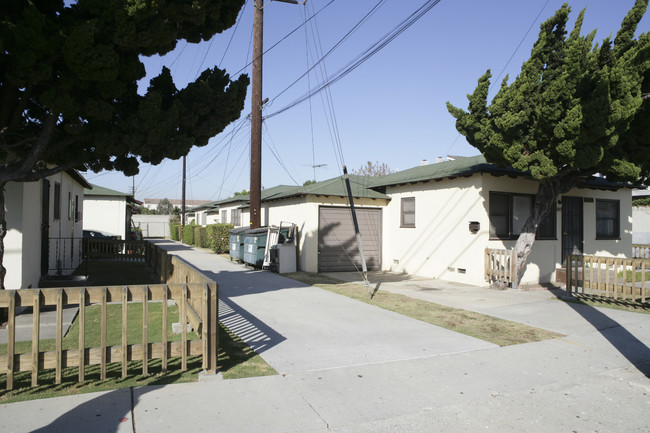 21833 1/2 Figueroa St in Carson, CA - Building Photo - Building Photo