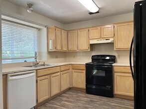 2005 Castle Creek Dr in San Marcos, TX - Building Photo - Building Photo
