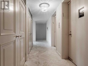 2600 Bathurst St in Toronto, ON - Building Photo - Building Photo