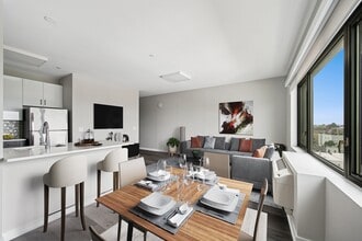 The Station in West New York, NJ - Foto de edificio - Building Photo