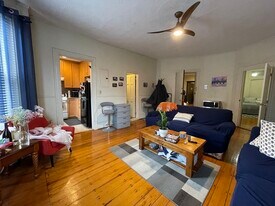 914 Beacon St in Boston, MA - Building Photo