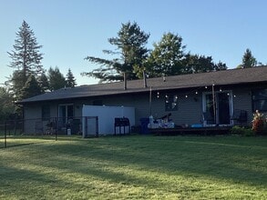 2344 E Textile Rd in Saline, MI - Building Photo - Building Photo