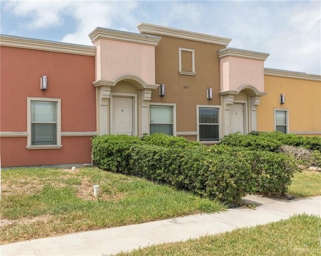15 Regal Dr in Edinburg, TX - Building Photo - Building Photo